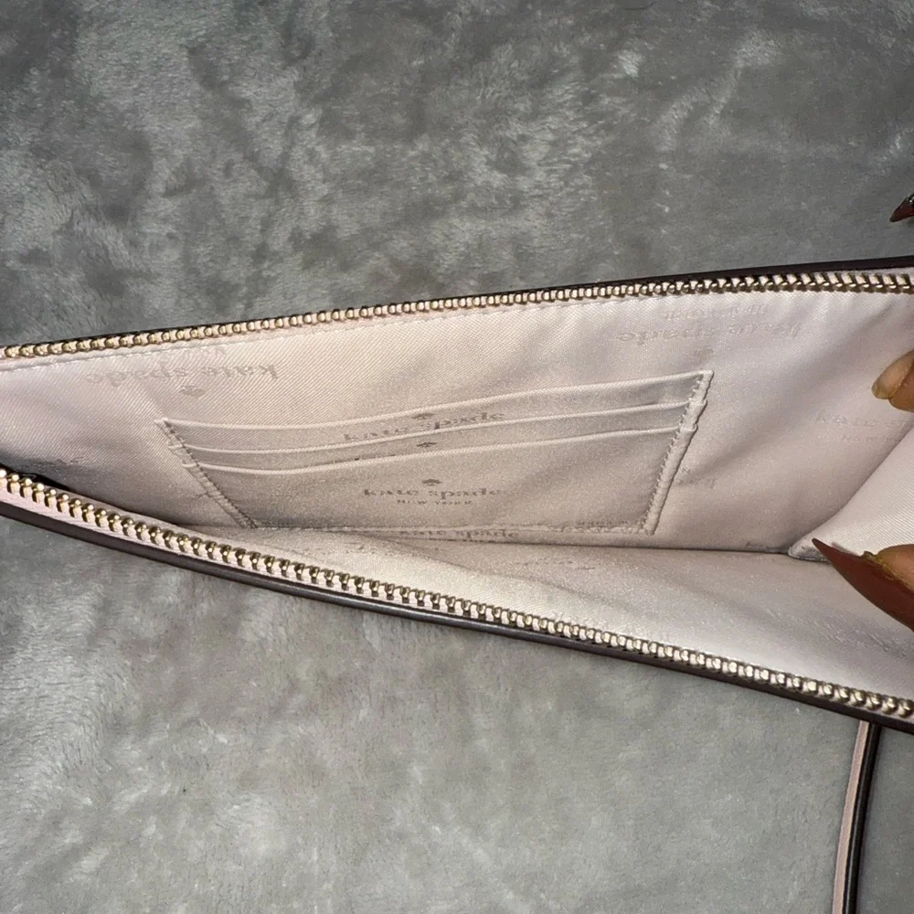 🎊 HOST PICK 🎊 NWT - Kate Spade Lucy Medium L-Zip Wristlet - Picture 2 of 5